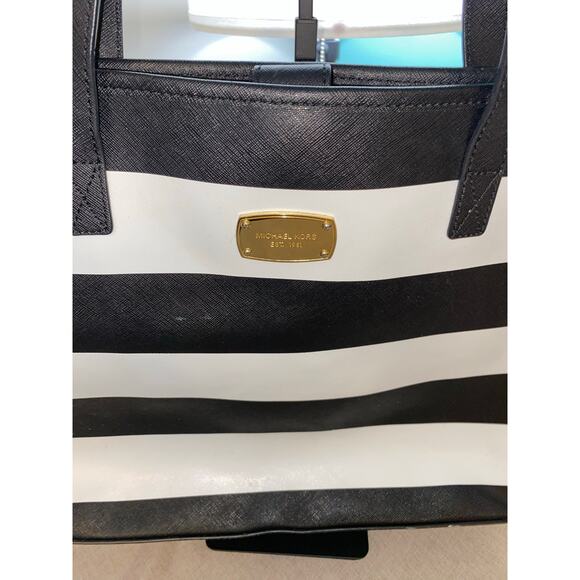 Michael Kors Large Black & White Striped Tote Bag with Gold Logo Hardware - Picture 12 of 12